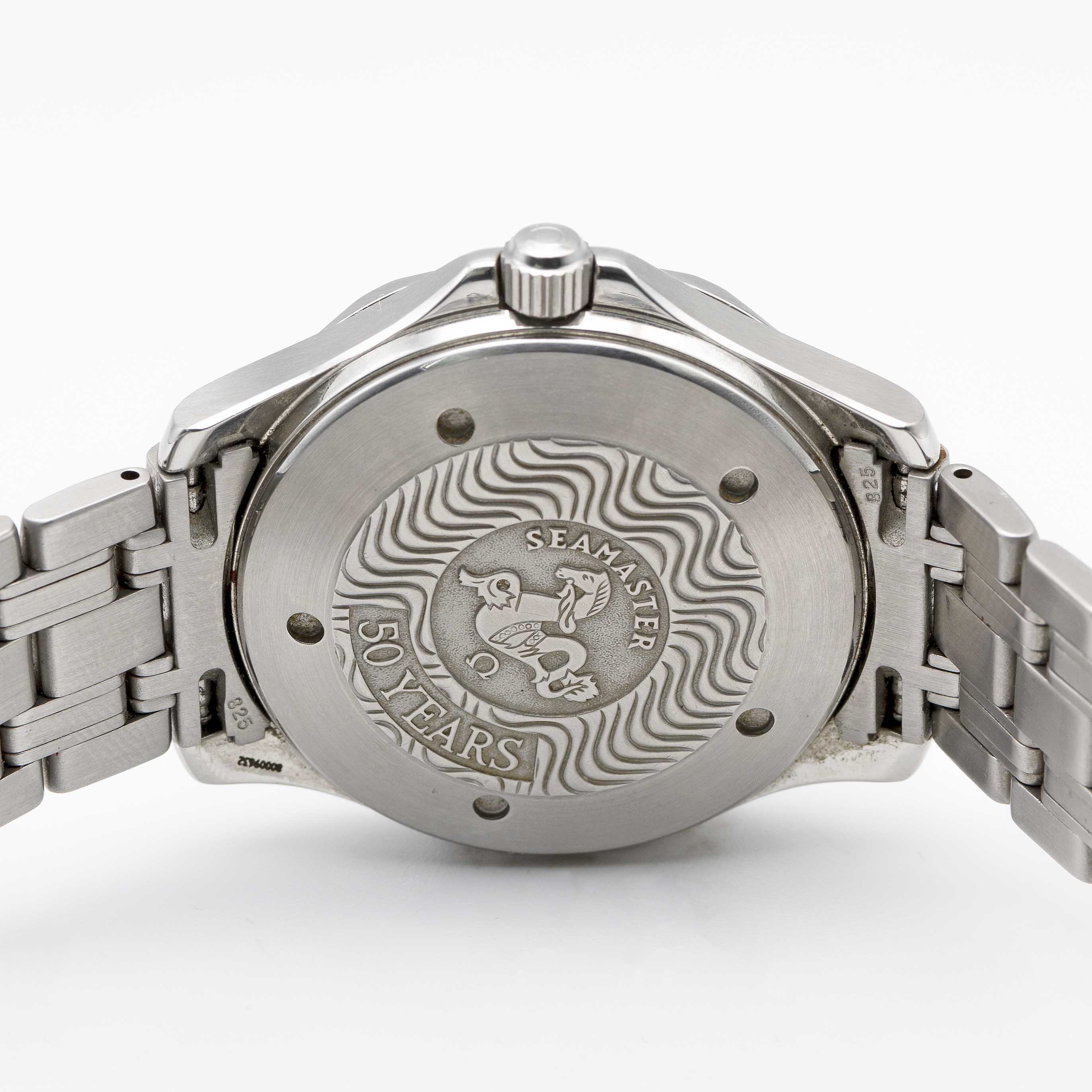 A GENTLEMAN'S STAINLESS STEEL OMEGA SEAMASTER GMT CHRONOMETER BRACELET WATCH DATED 2003, REF. 2234. - Image 6 of 9