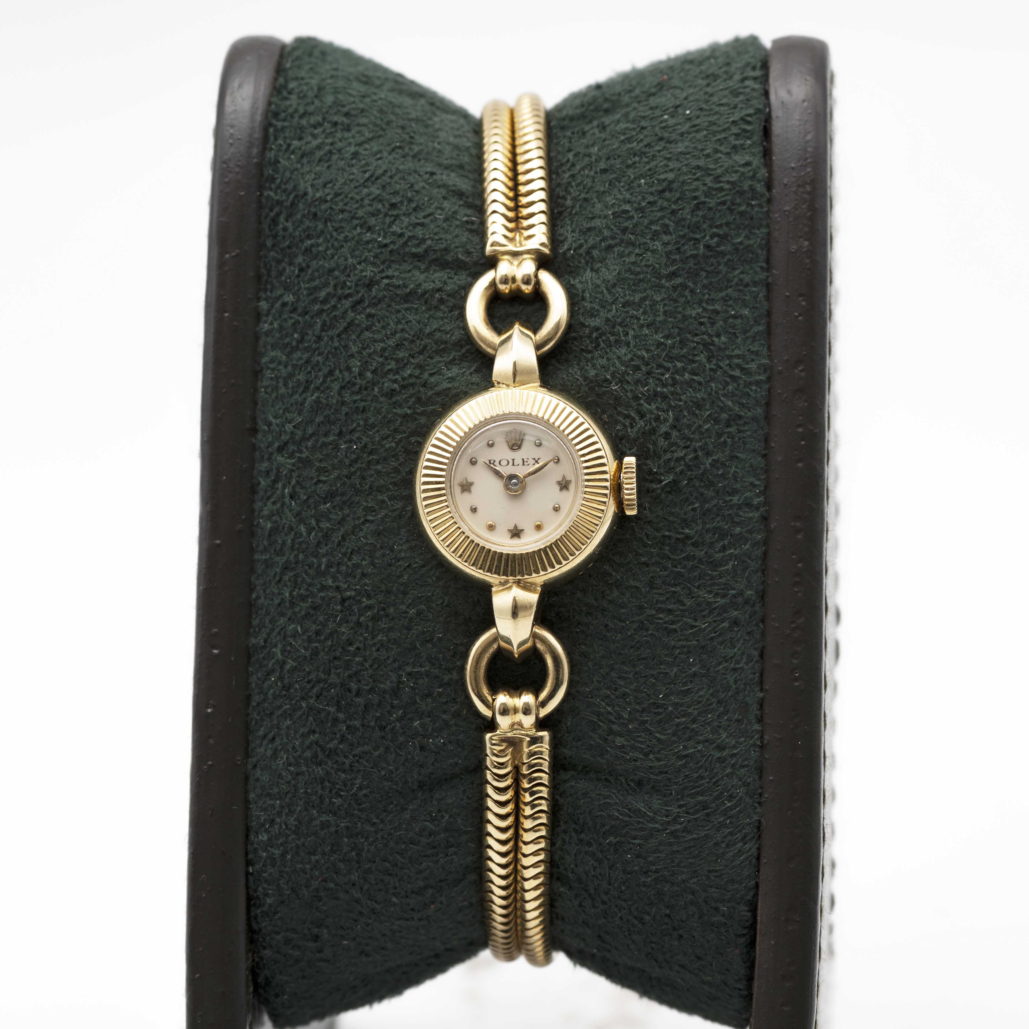 A LADIES 18K SOLID YELLOW GOLD ROLEX BRACELET WATCH CIRCA 1953, REF. 8646 WITH STAR INDICES AT 3-6-9 - Image 2 of 10