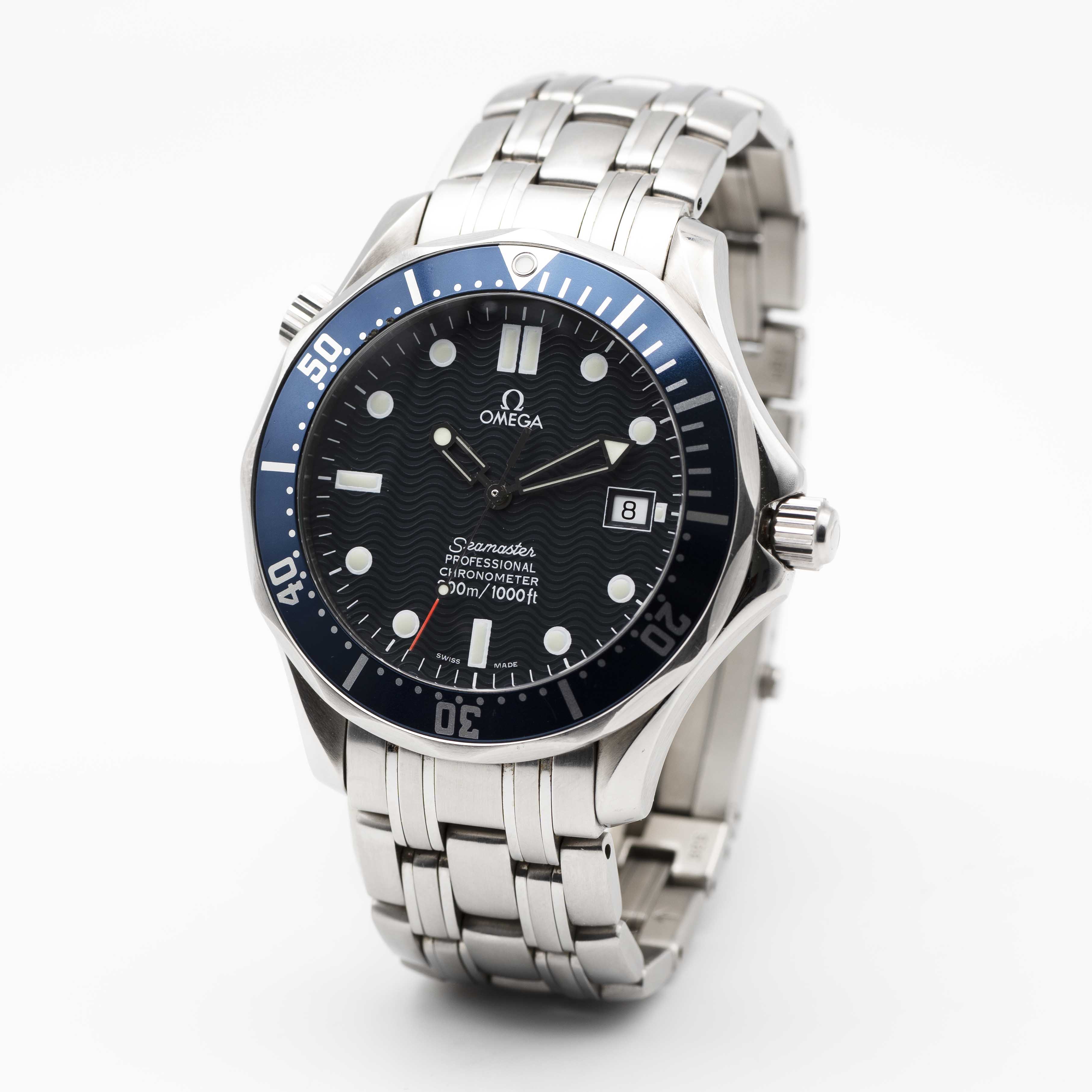 A GENTLEMAN'S STAINLESS STEEL OMEGA SEAMASTER PROFESSIONAL 300M CHRONOMETER BRACELET WATCH DATED - Image 3 of 9