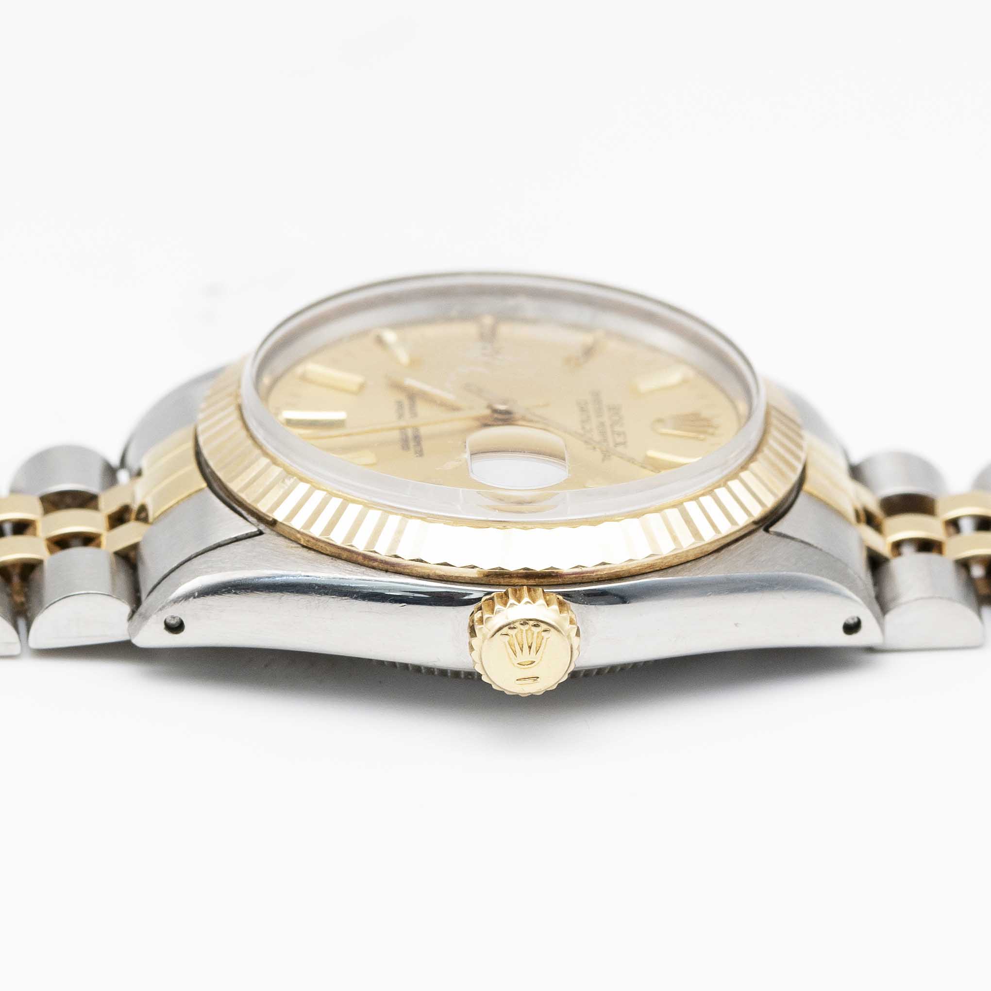 A MID SIZE STEEL & GOLD ROLEX OYSTER PERPETUAL DATEJUST BRACELET WATCH CIRCA 1983, REF. 6827 - Image 8 of 9