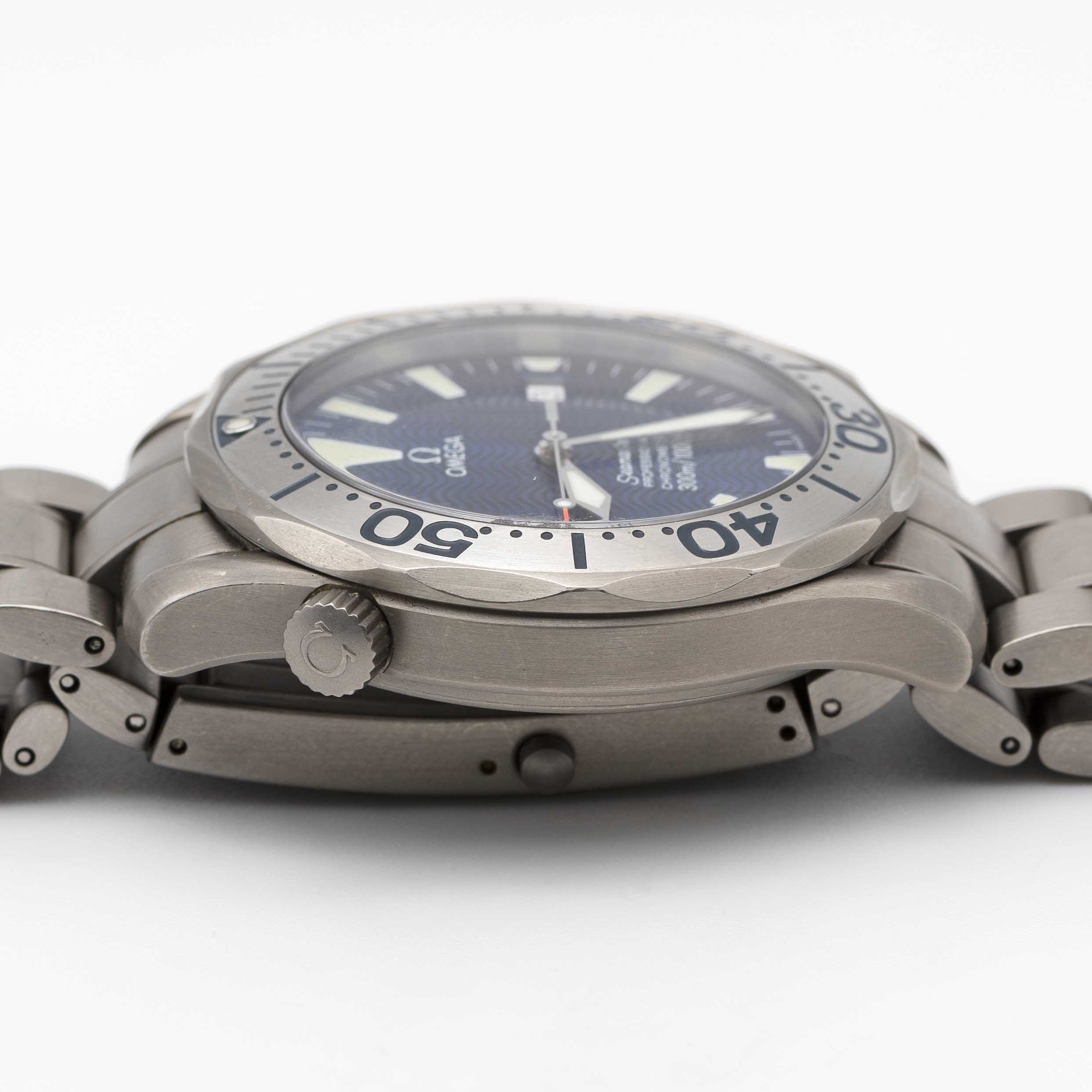 A GENTLEMAN'S TITANIUM OMEGA SEAMASTER TI-930 AUTOMATIC CHRONOMETER BRACELET WATCH CIRCA 2000s, REF. - Image 8 of 9