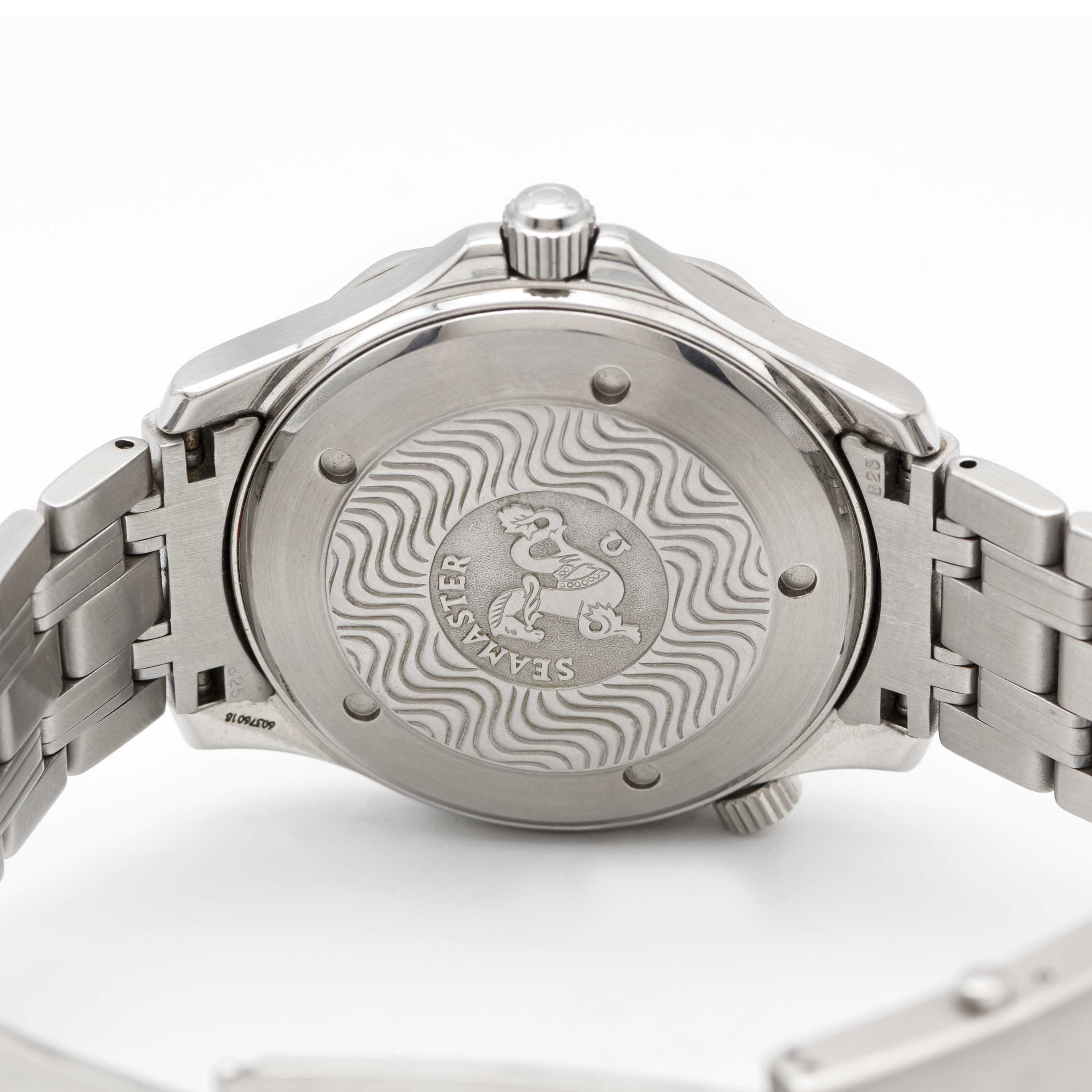 A GENTLEMAN'S STAINLESS STEEL OMEGA SEAMASTER PROFESSIONAL 300M CHRONOMETER BRACELET WATCH DATED - Image 6 of 9