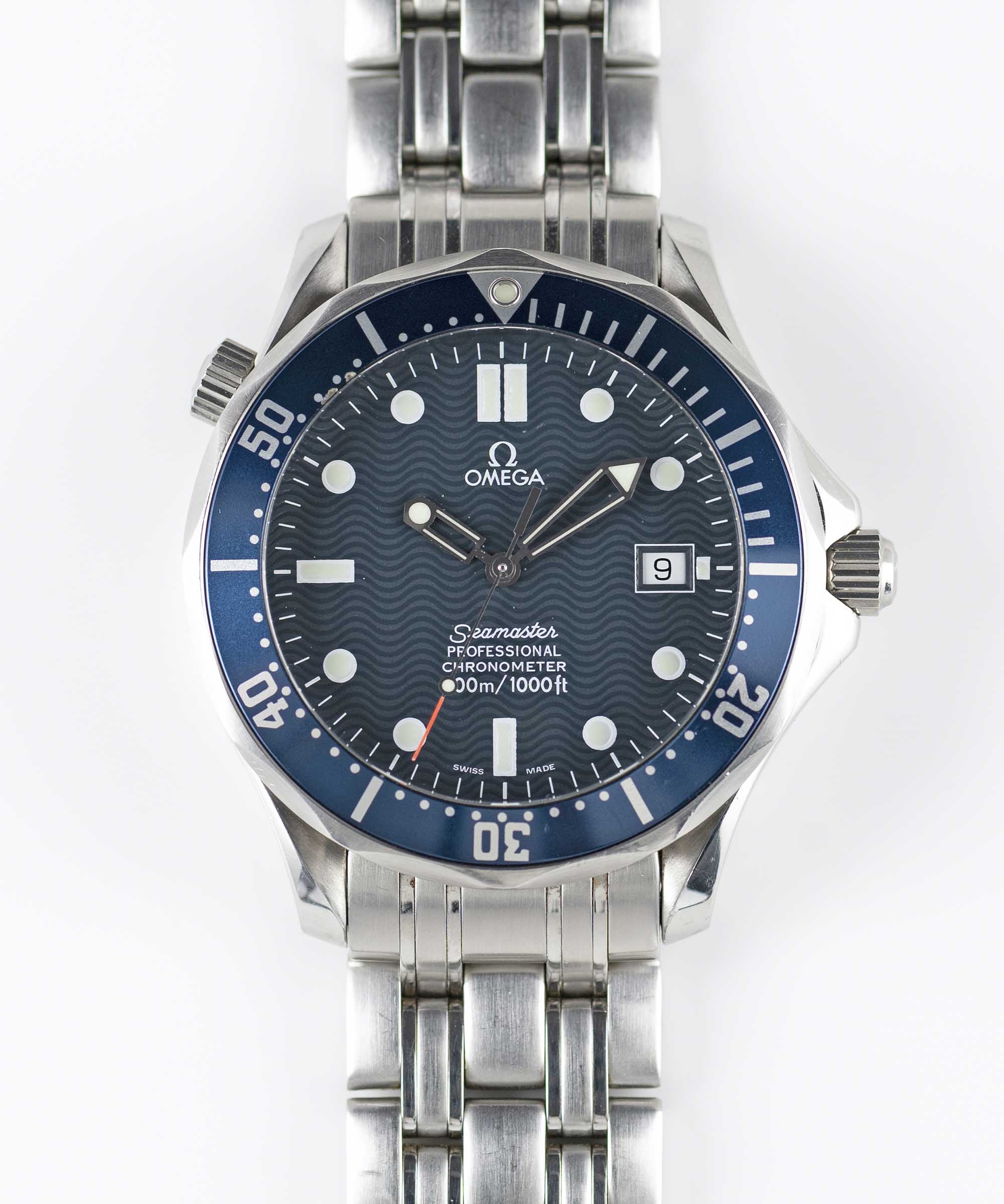 A GENTLEMAN'S STAINLESS STEEL OMEGA SEAMASTER PROFESSIONAL 300M CHRONOMETER BRACELET WATCH DATED