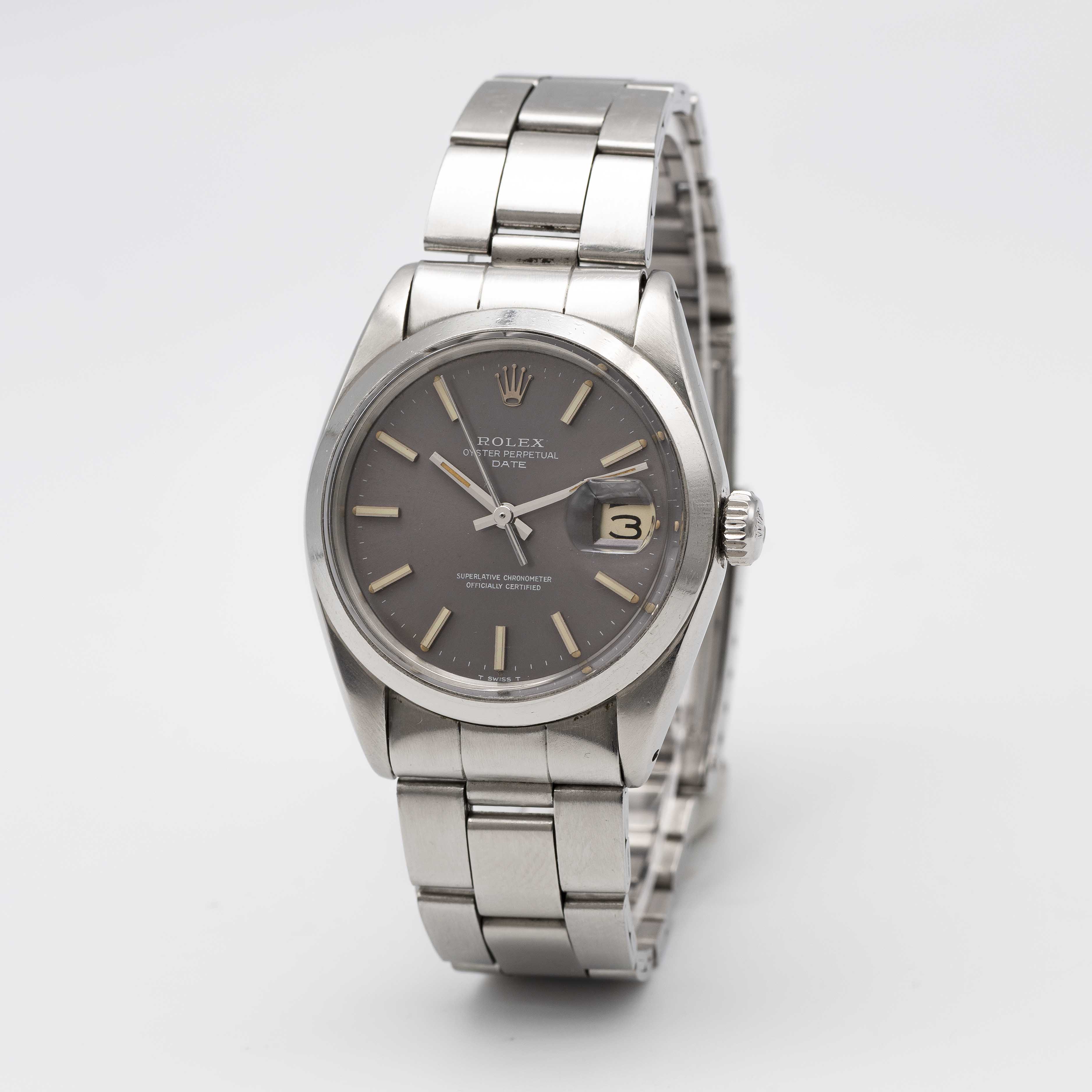 A GENTLEMAN'S STAINLESS STEEL ROLEX OYSTER PERPETUAL DATE BRACELET WATCH CIRCA 1969, REF. 1500 - Image 3 of 9