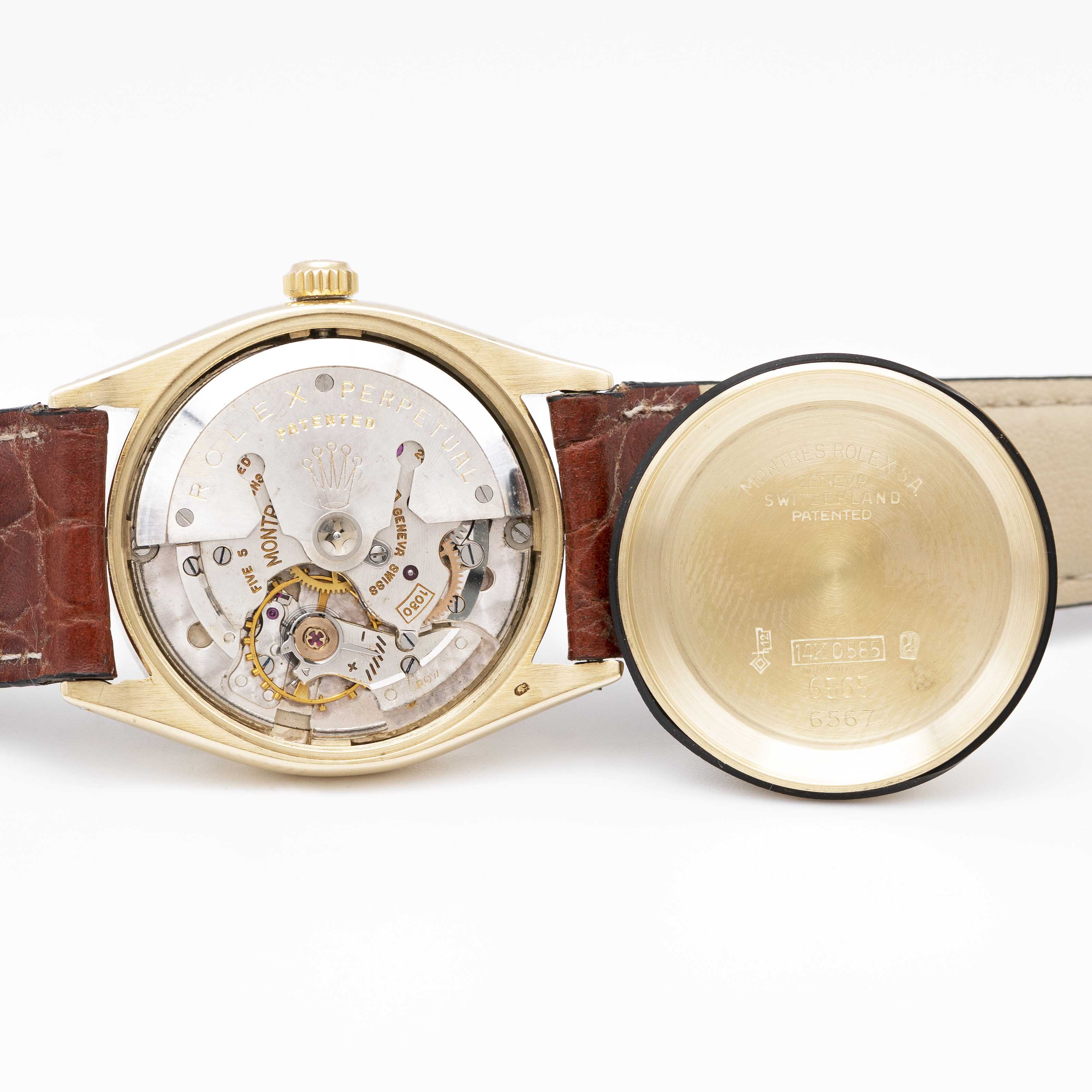 A GENTLEMAN'S 14K SOLID GOLD ROLEX OYSTER PERPETUAL WRIST WATCH CIRCA 1959, REF. 6565/6567 Movement: - Image 6 of 8