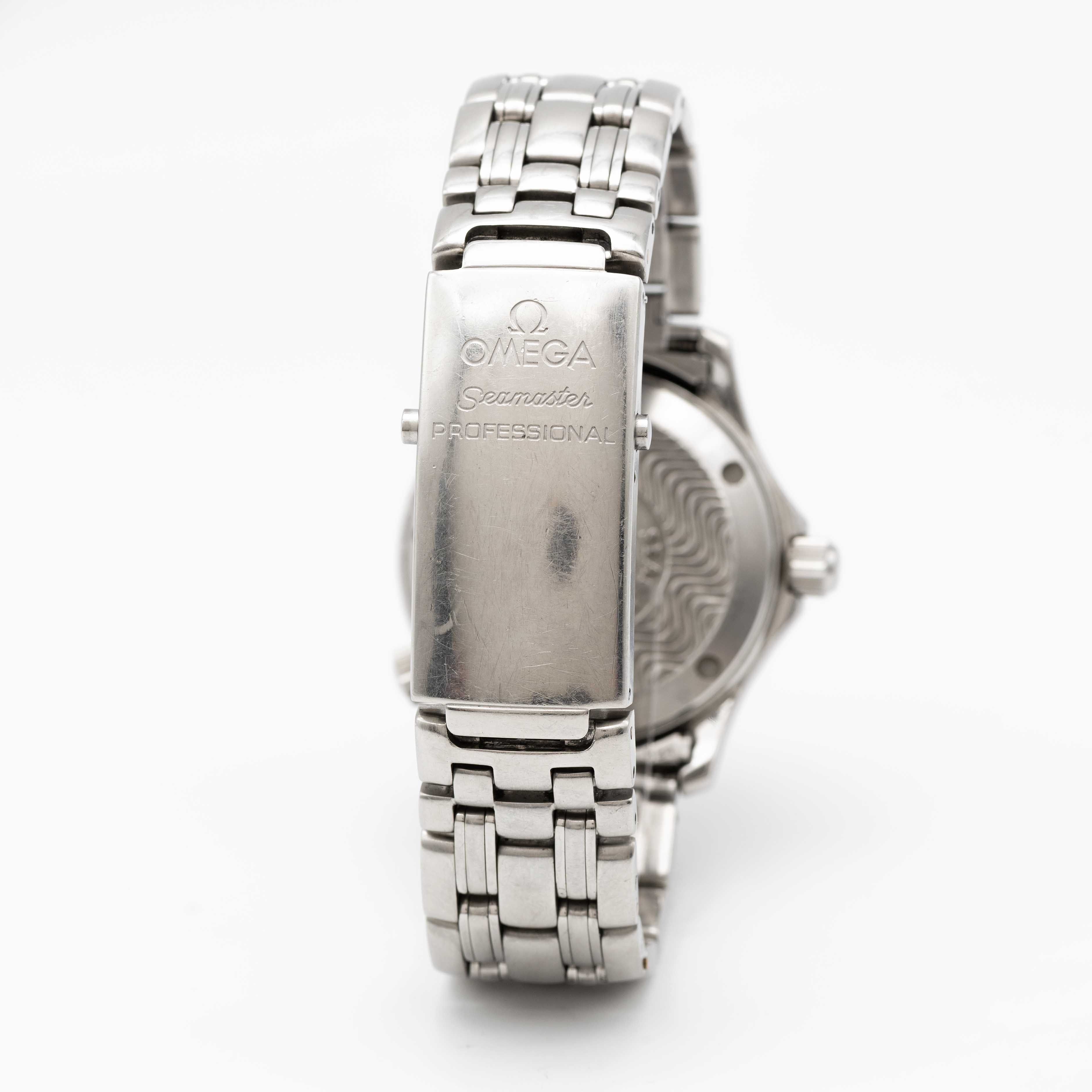 A MIDSIZE OMEGA SEAMASTER PROFESSIONAL 300M QUARTZ BRACELET WATCH CIRCA 1990s, REF 2551.80.00 WITH - Image 5 of 8