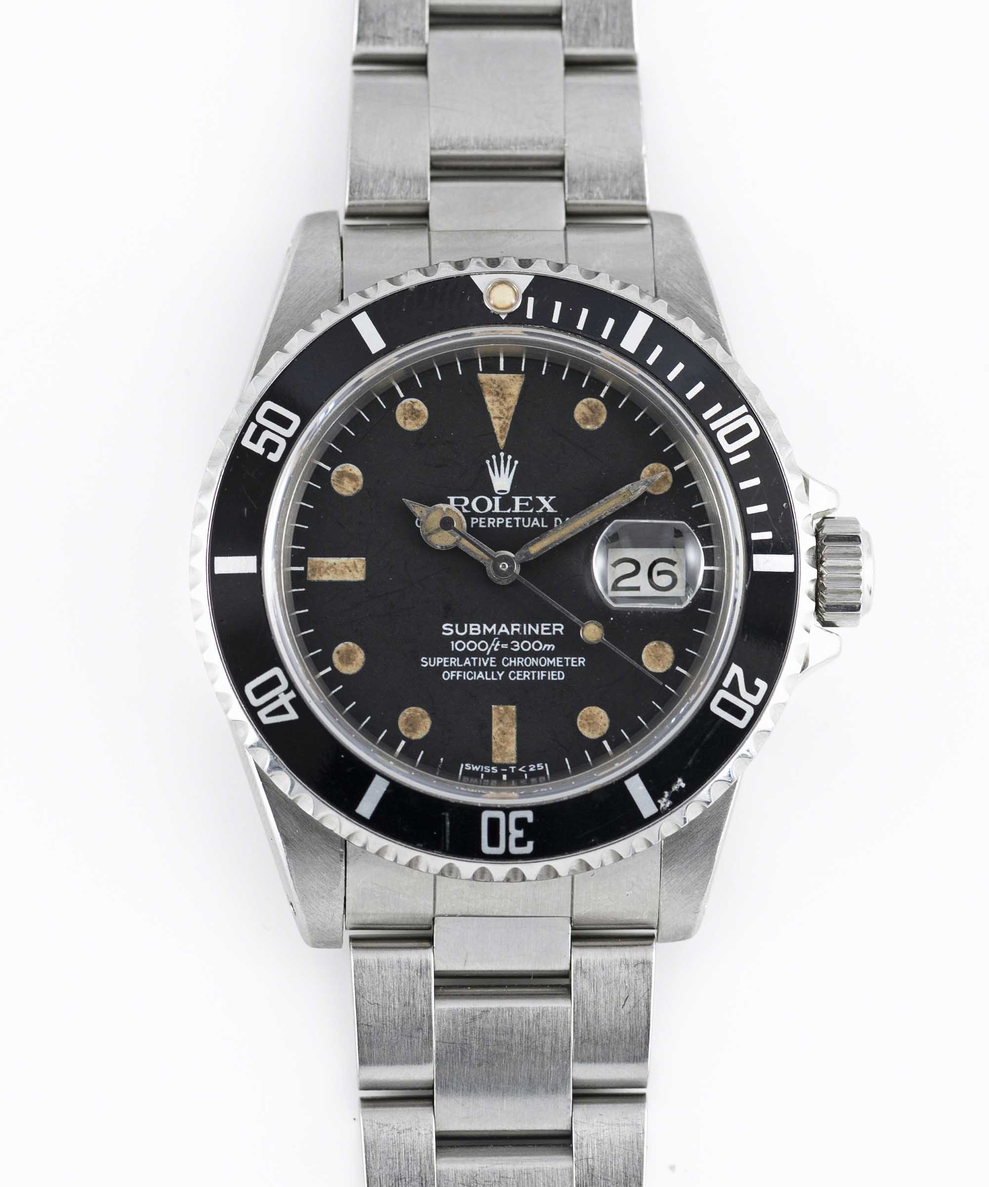 A GENTLEMAN'S STAINLESS STEEL ROLEX OYSTER PERPETUAL DATE SUBMARINER BRACELET WATCH CIRCA 1984, REF.