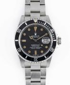 A GENTLEMAN'S STAINLESS STEEL ROLEX OYSTER PERPETUAL DATE SUBMARINER BRACELET WATCH CIRCA 1984, REF.
