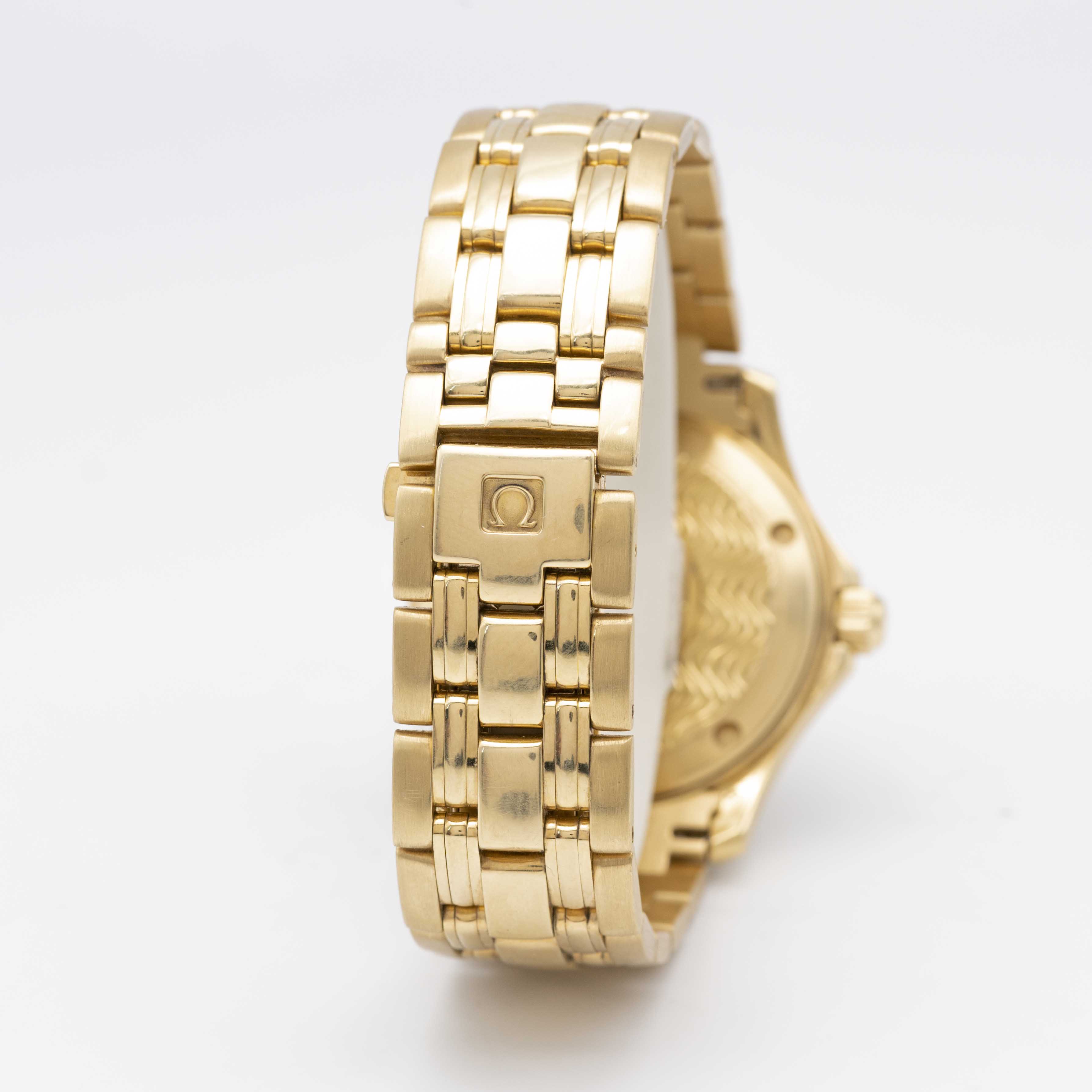 A GENTLEMAN'S 18K SOLID GOLD OMEGA SEAMASTER 120 AUTOMATIC CHRONOMETER BRACELET WATCH CIRCA 1990, - Image 5 of 10