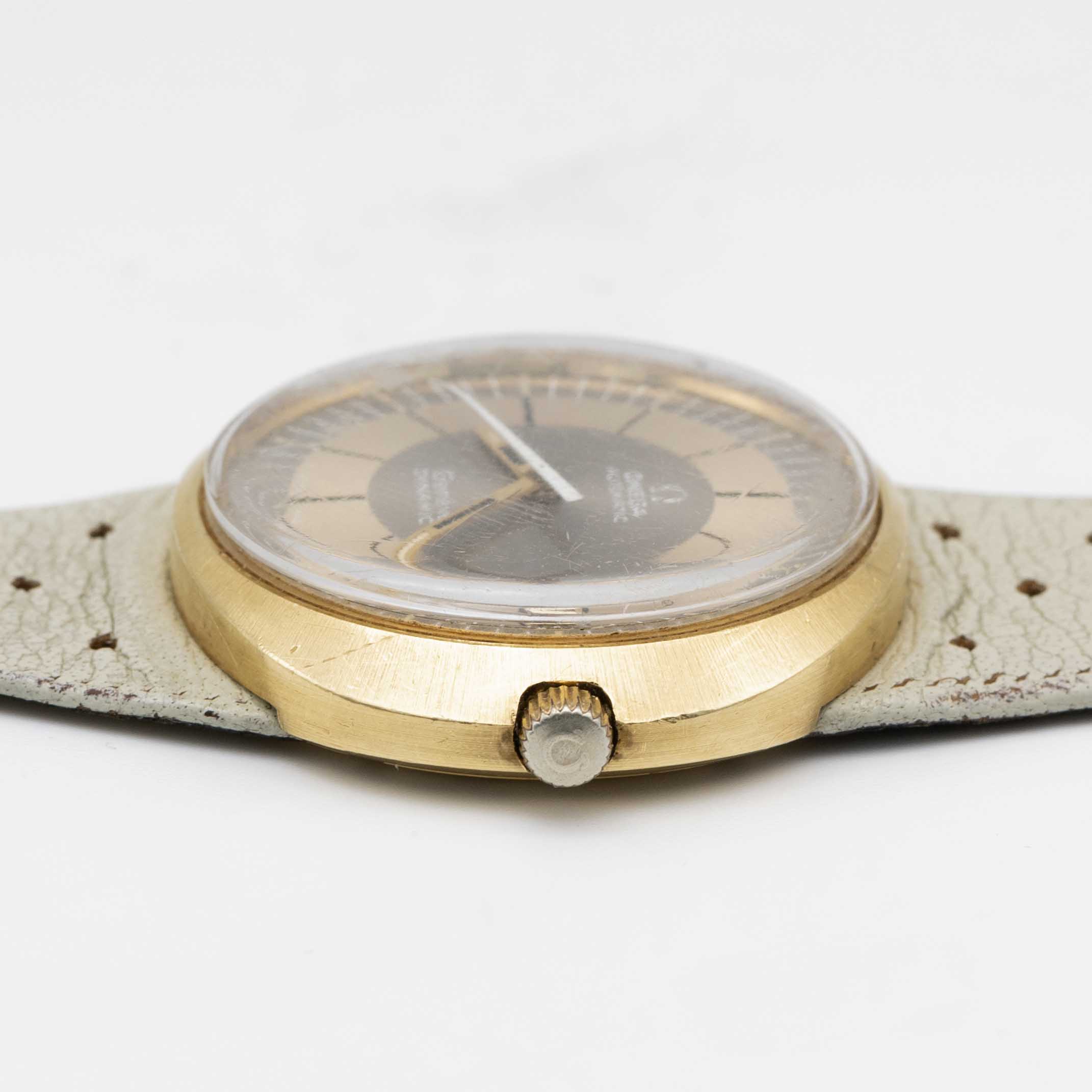 A RARE GENTLEMAN'S 18K SOLID GOLD OMEGA GENEVE DYNAMIC AUTOMATIC WRIST WATCH CIRCA 1970s Movement: - Image 7 of 8