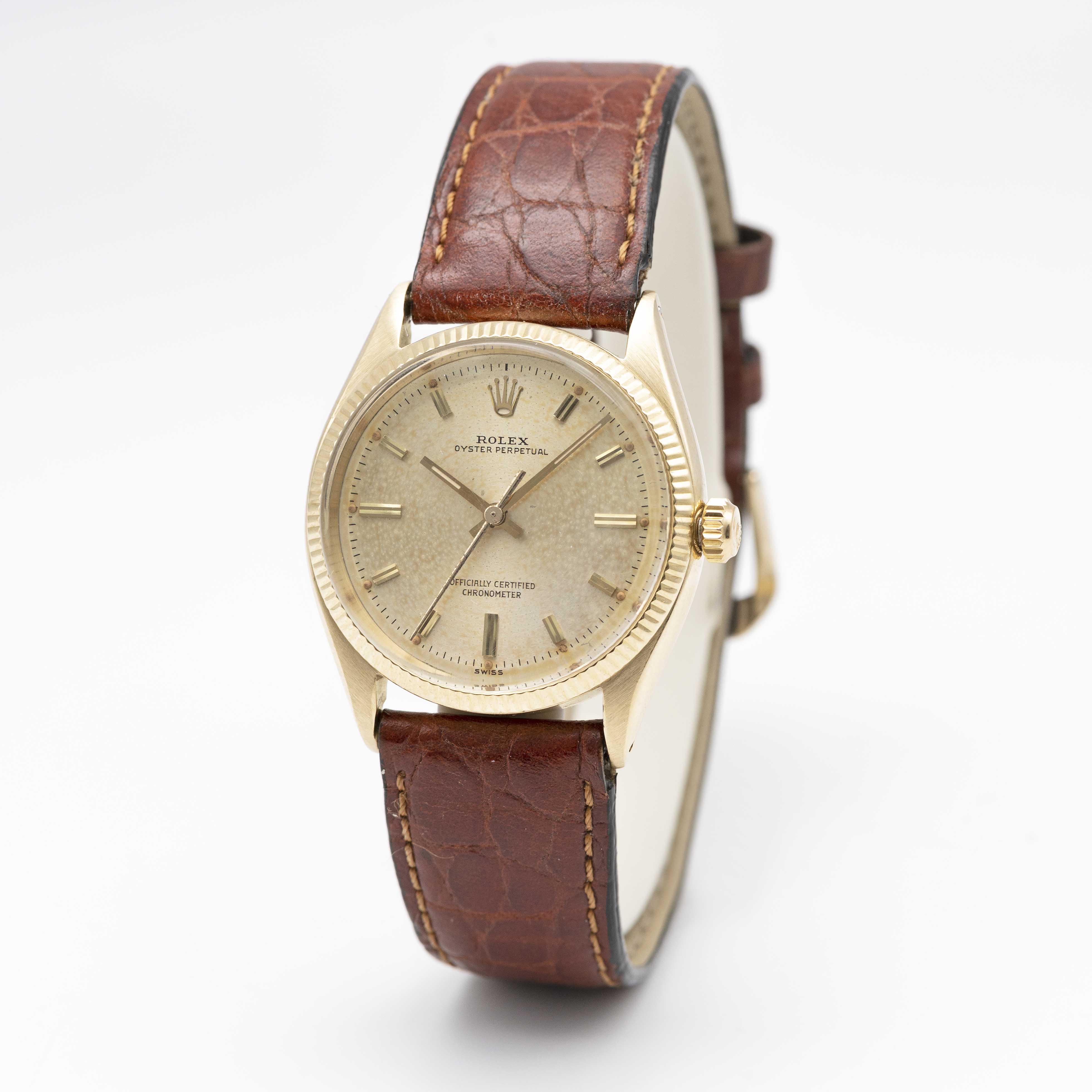 A GENTLEMAN'S 14K SOLID GOLD ROLEX OYSTER PERPETUAL WRIST WATCH CIRCA 1959, REF. 6565/6567 Movement: - Image 3 of 8