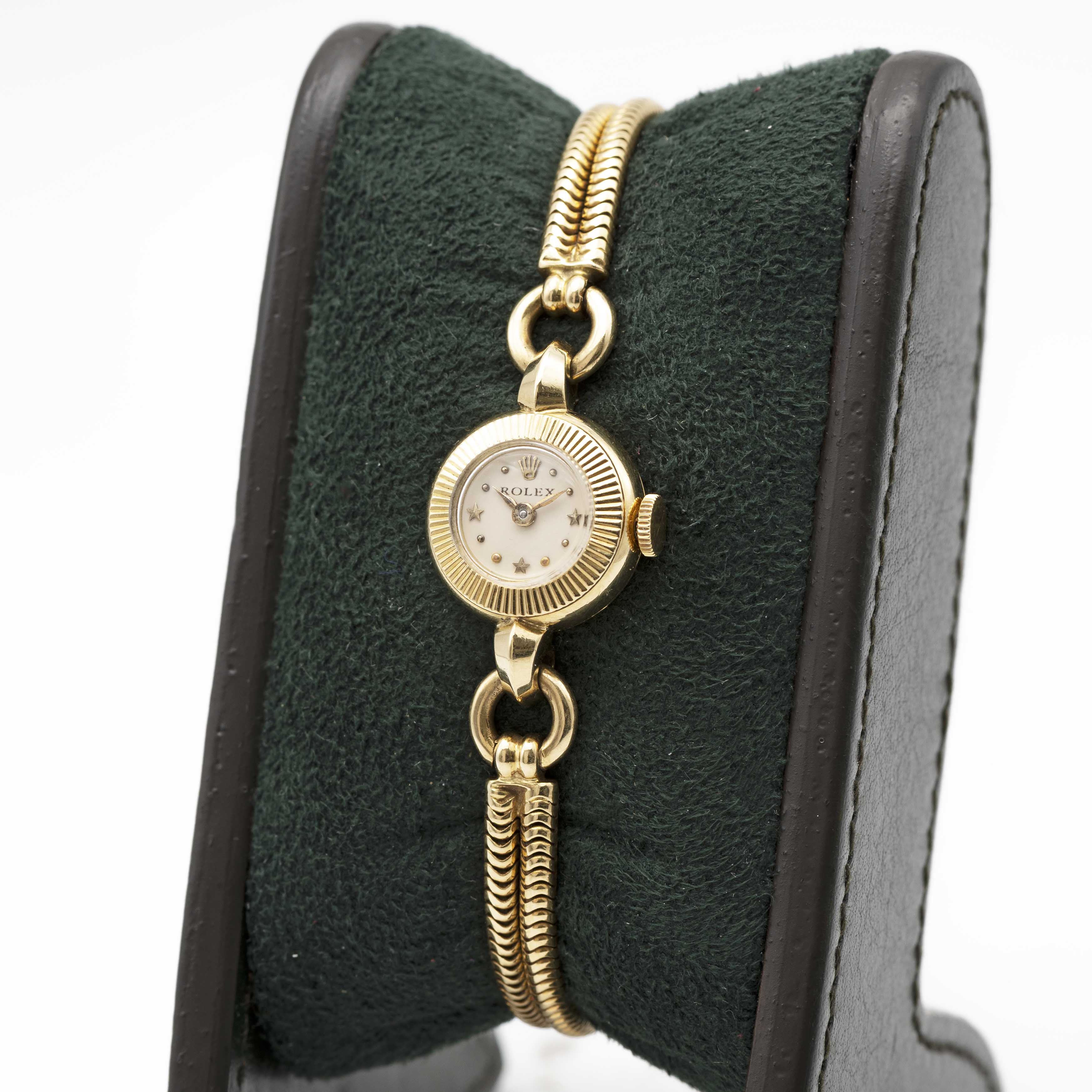 A LADIES 18K SOLID YELLOW GOLD ROLEX BRACELET WATCH CIRCA 1953, REF. 8646 WITH STAR INDICES AT 3-6-9 - Image 3 of 10