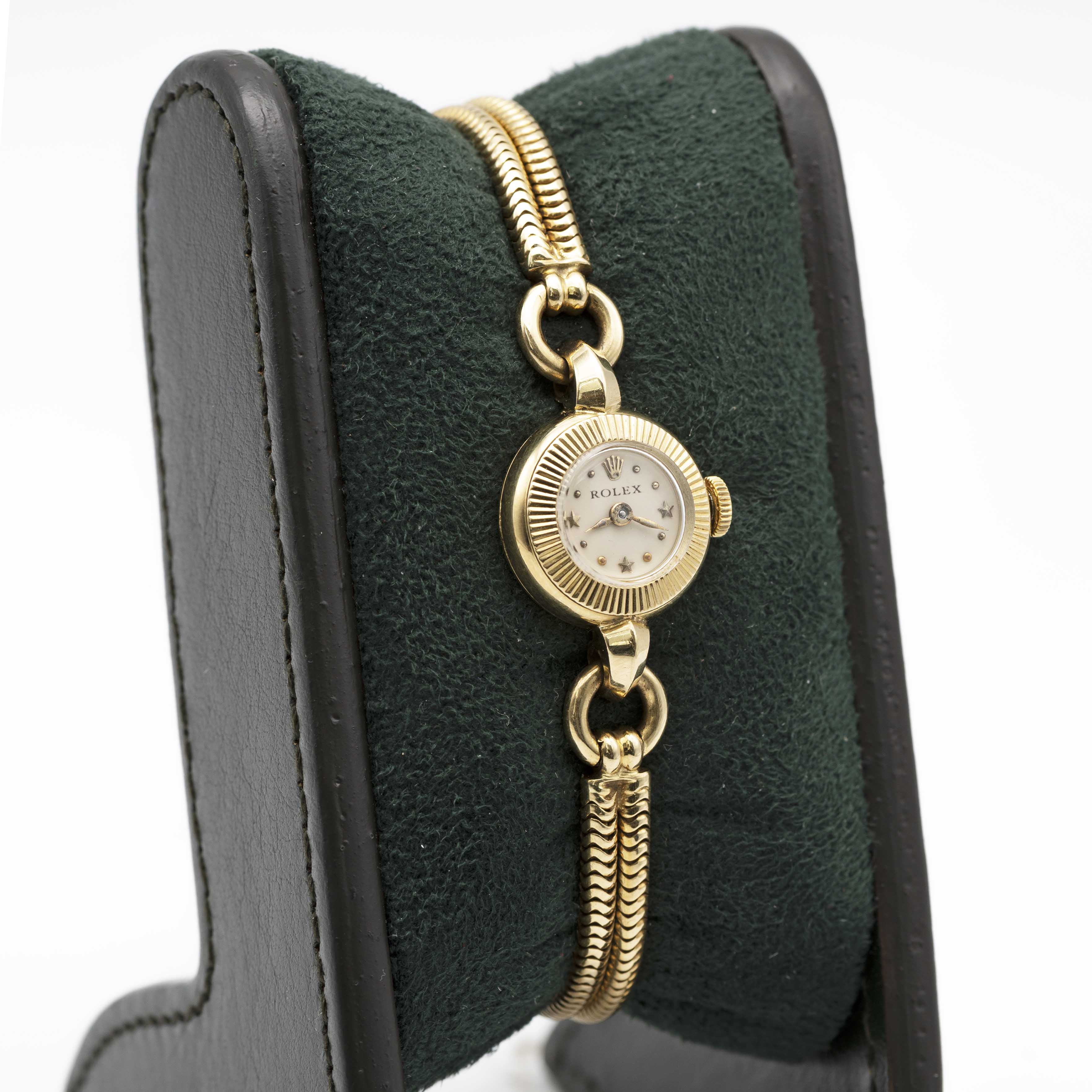 A LADIES 18K SOLID YELLOW GOLD ROLEX BRACELET WATCH CIRCA 1953, REF. 8646 WITH STAR INDICES AT 3-6-9 - Image 4 of 10