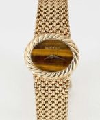 A LADIES 9CT SOLID GOLD BUECHE GIROD BRACELET WATCH DATED 1976, WITH TIGERS EYE STONE DIAL &