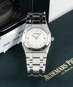 A LADIES STAINLESS STEEL AUDEMARS PIGUET ROYAL OAK BRACELET WATCH CIRCA 2000, REF. 67470ST.PP.