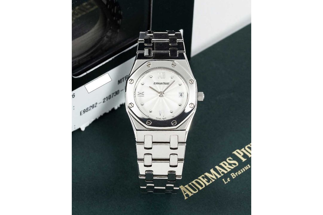 A LADIES STAINLESS STEEL AUDEMARS PIGUET ROYAL OAK BRACELET WATCH CIRCA 2000, REF. 67470ST.PP. - Image 1 of 10