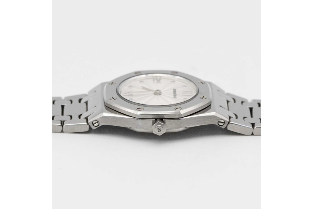 A LADIES STAINLESS STEEL AUDEMARS PIGUET ROYAL OAK BRACELET WATCH CIRCA 2000, REF. 67470ST.PP. - Image 9 of 10