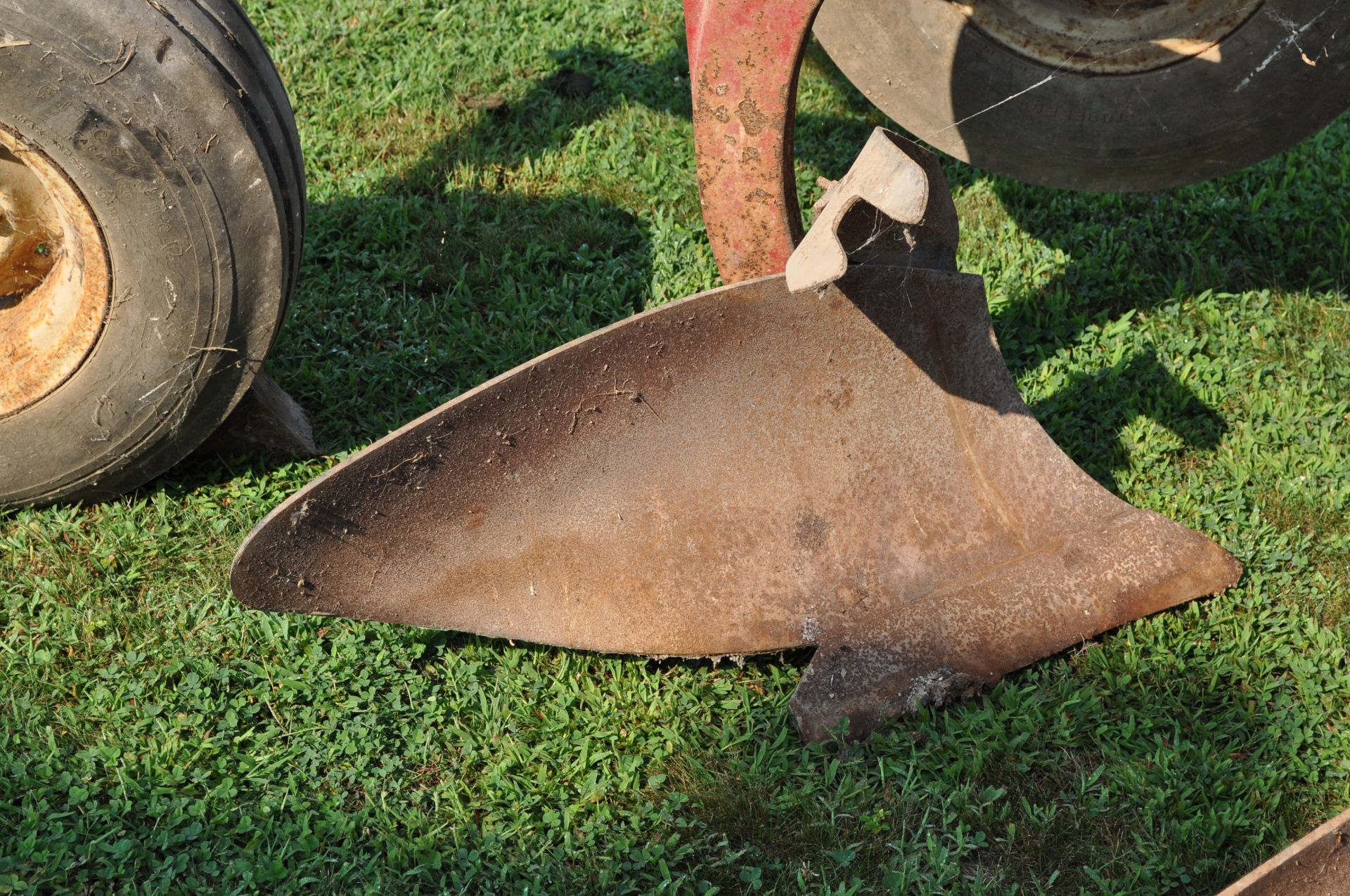 International 720 moldboard plow, 4x16”, toggle trip, semi mount - Image 4 of 10
