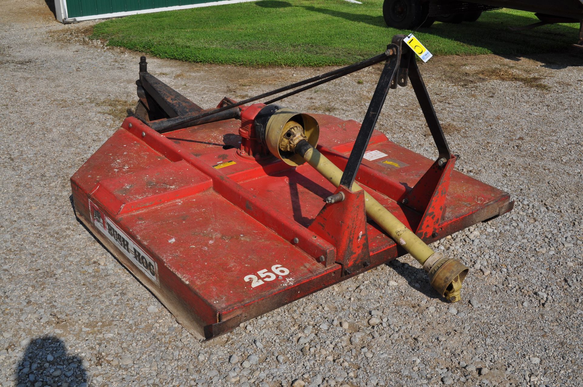 Bush hog 256 rotary mower, 3 pt, tail wheel, 540 PTO, stump jumper - Image 2 of 7