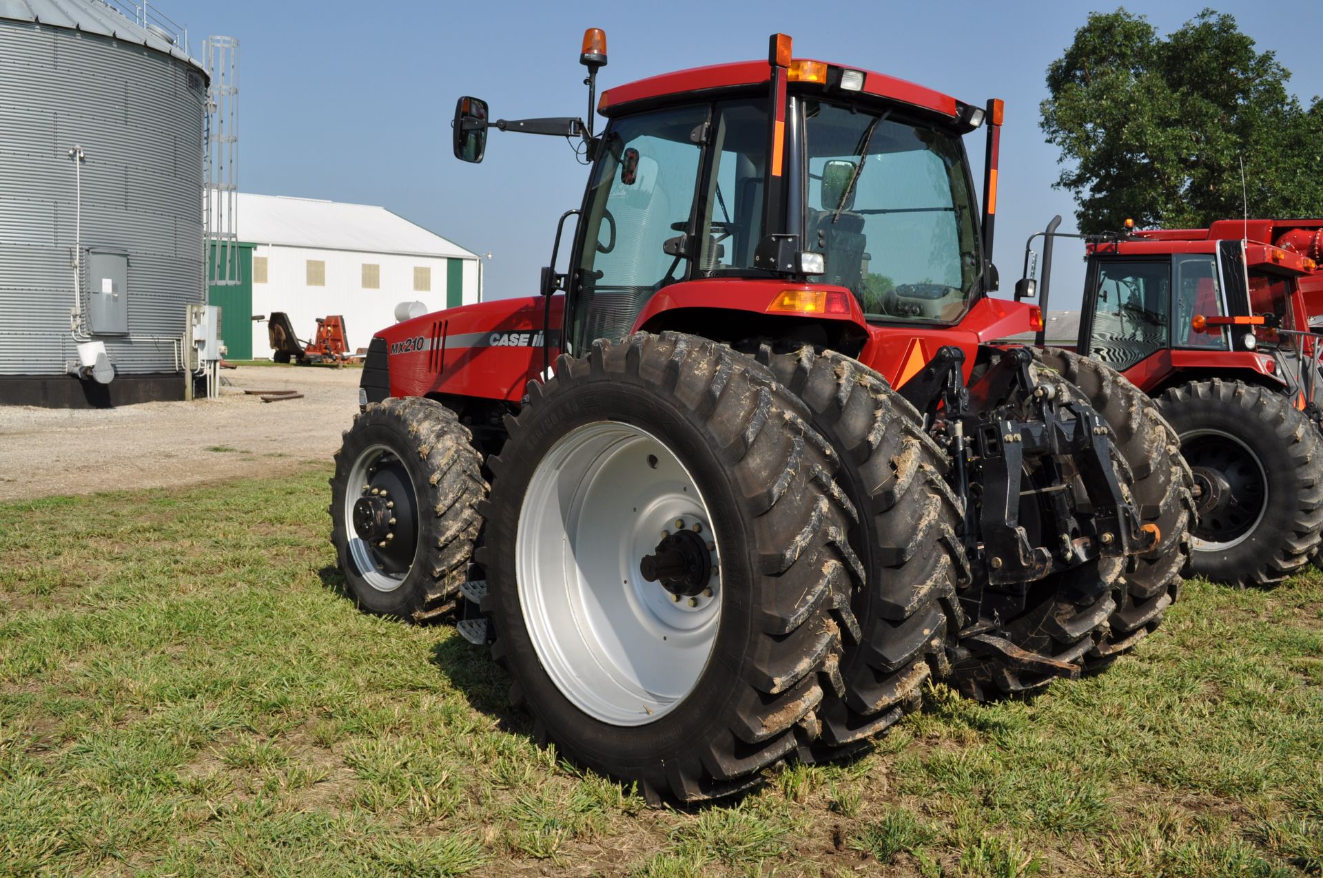 Case IH MX210 tractor, MFWD, C/H/A, 480/80R46 rear duals, 380/85R34 front tires, powershift - Image 4 of 26