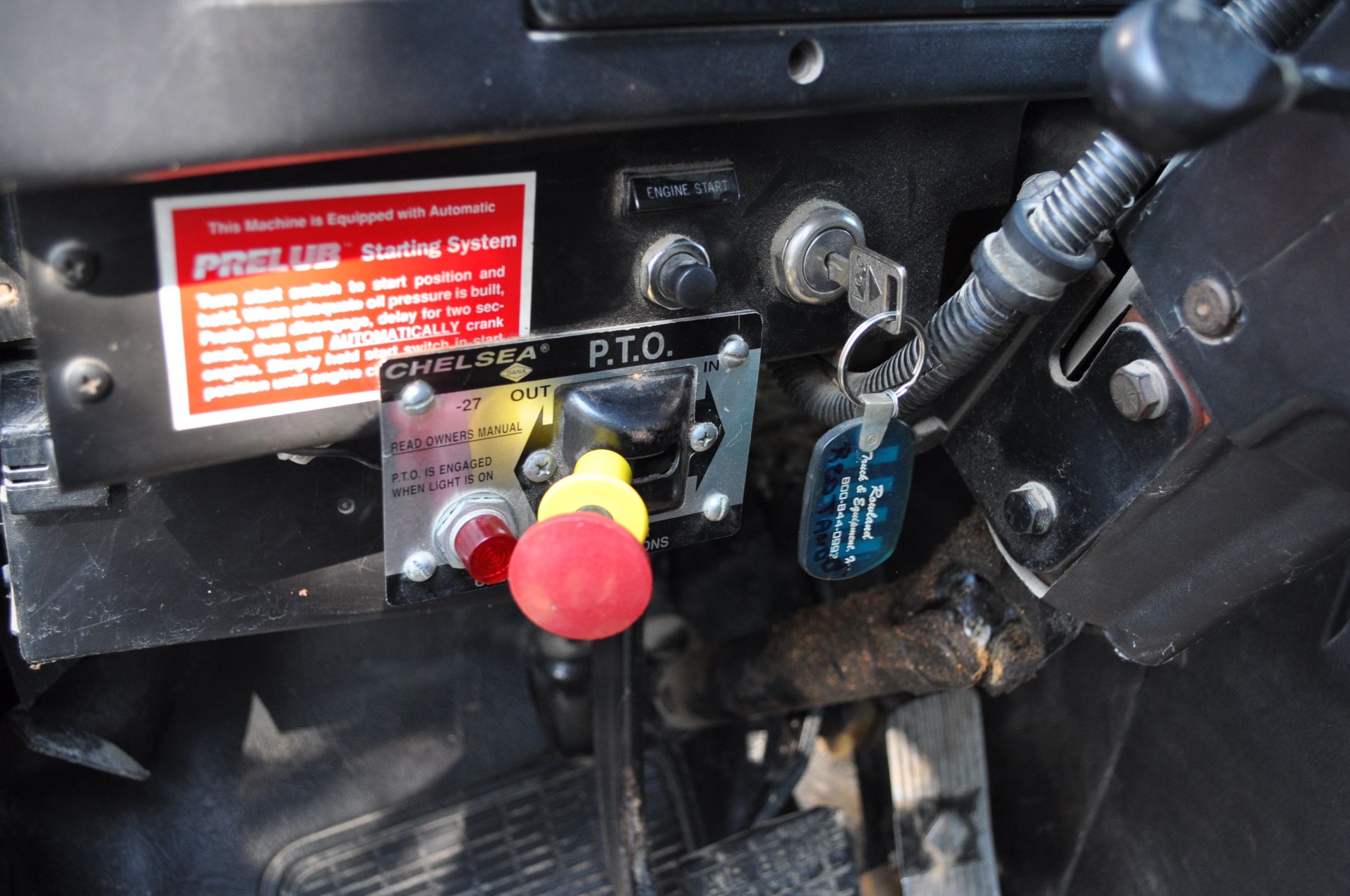 1994 International 8100 grain truck, Cummins L-10, 9 spd, 225” WB, tandem axle w/ steerable - Image 30 of 32