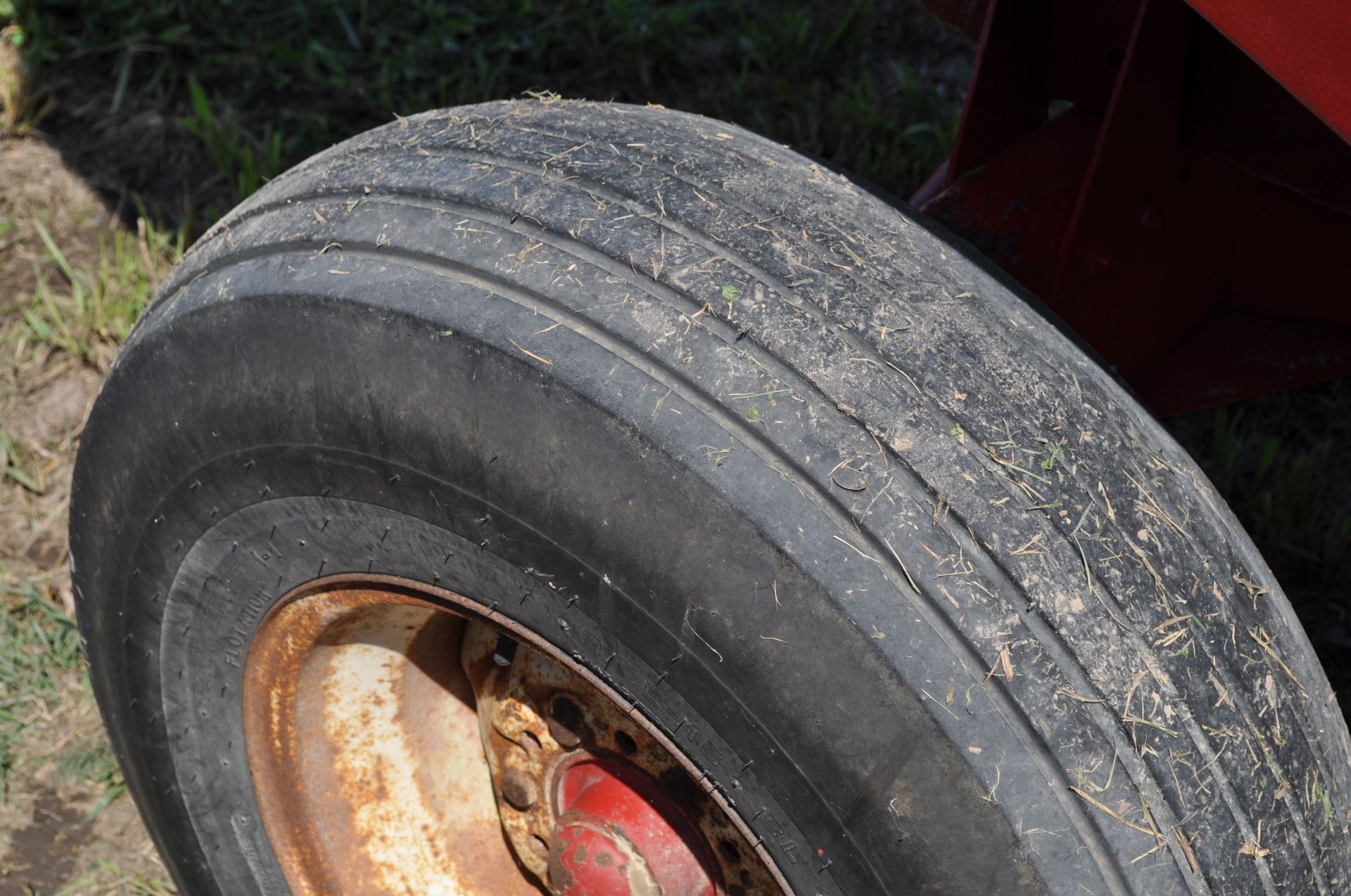 Unverferth 200 bu gravity bed wagon, New Holland gear, 9.5L-15 tires - Image 5 of 9