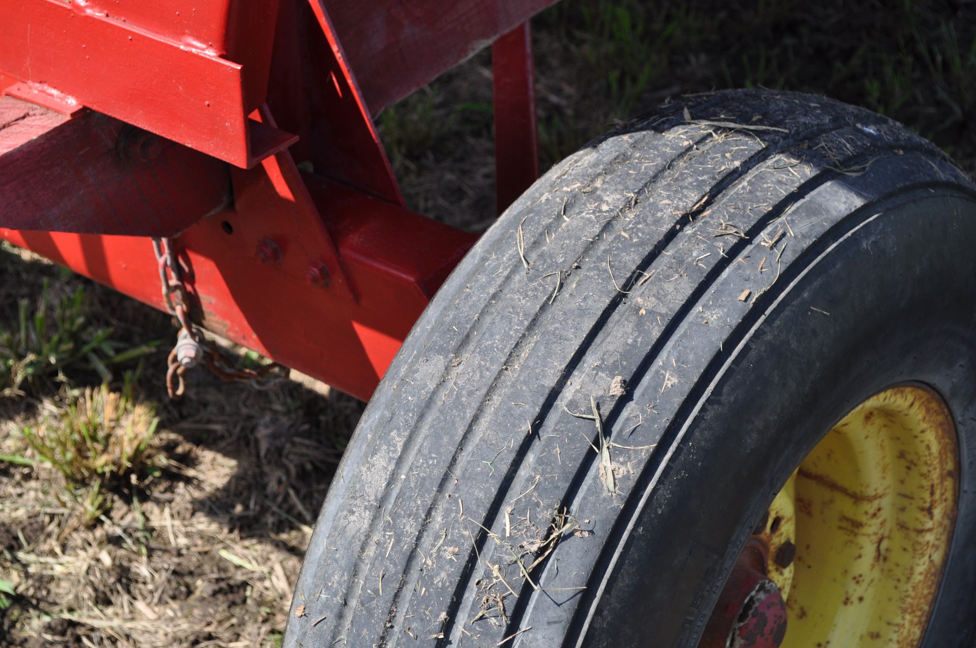 Unverferth 200 bu gravity bed wagon, New Holland gear, 9.5L-15 tires - Image 7 of 9
