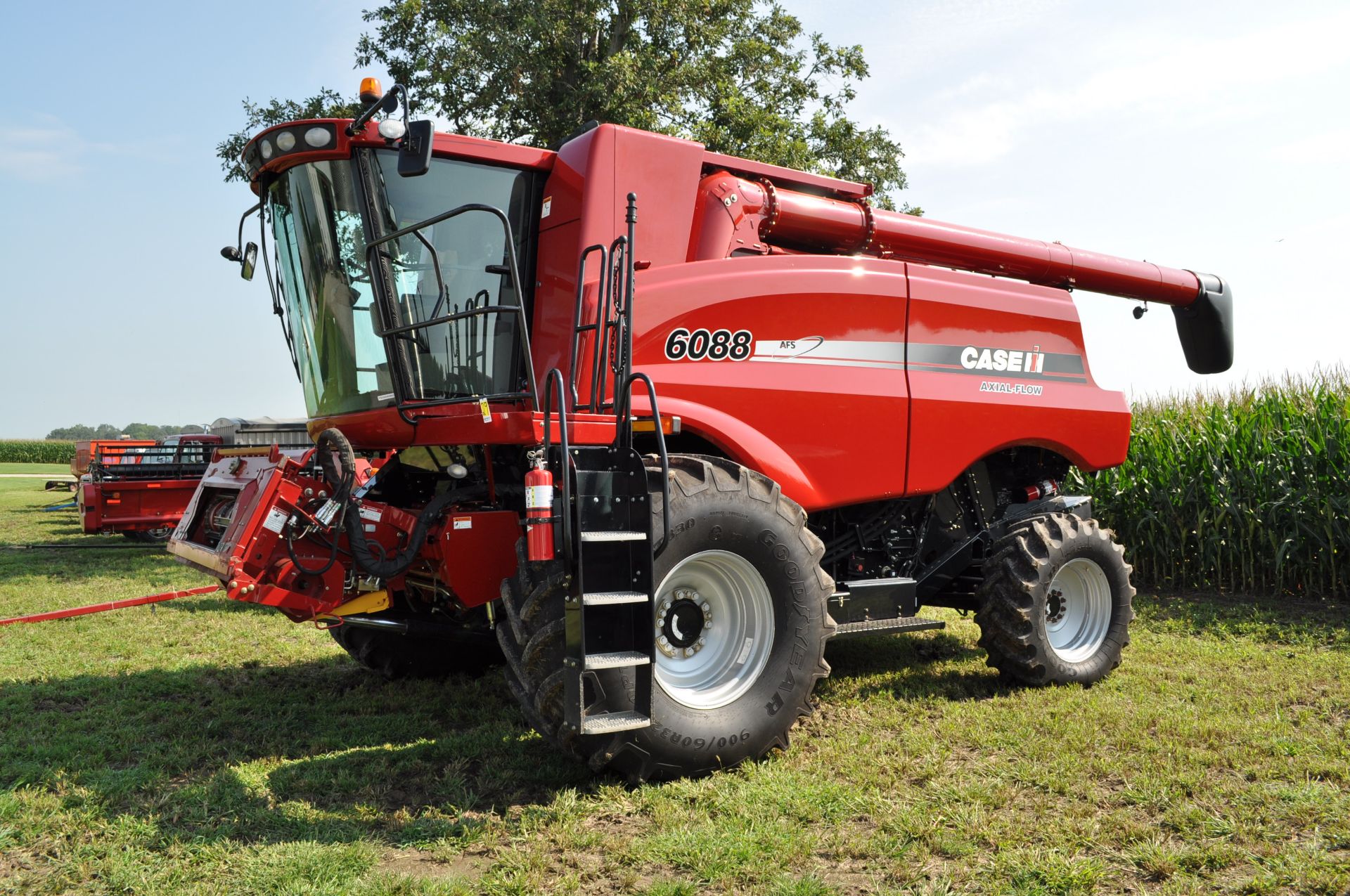 Case IH 6088 combine, 900/60R32 drive tires, 540/65R30 rear tires, 2WD, Field Tracker