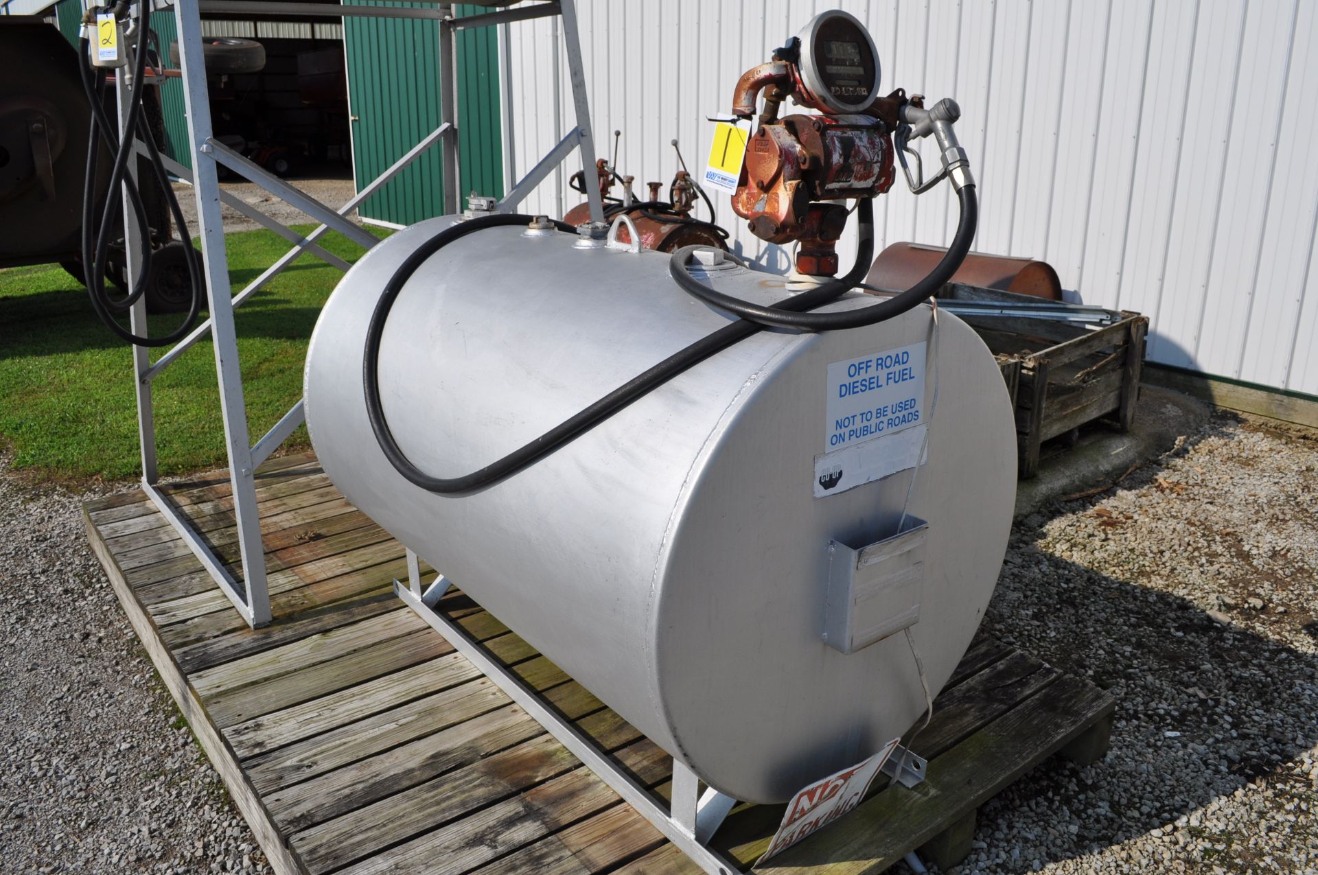 300 gal skid fuel tank w/ 110 volt pump