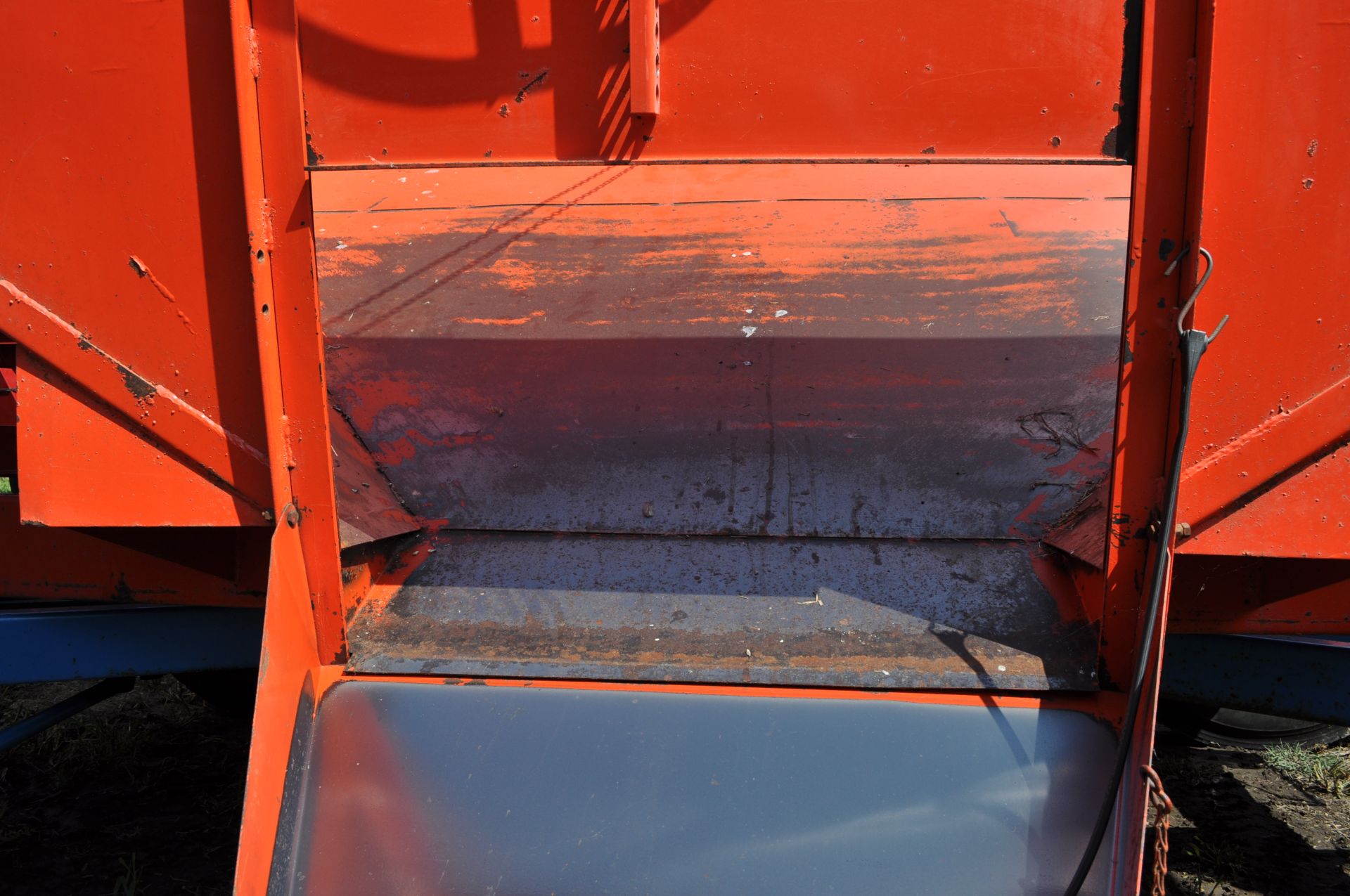 Killbros 385 gravity bed wagon, Killbros 1386 gear, 11R22.5 tires - Image 2 of 10