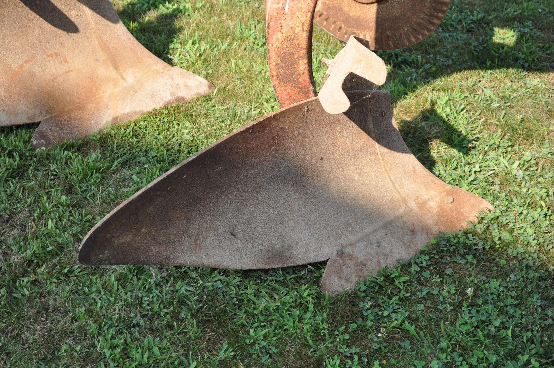 International 720 moldboard plow, 4x16”, toggle trip, semi mount - Image 6 of 10