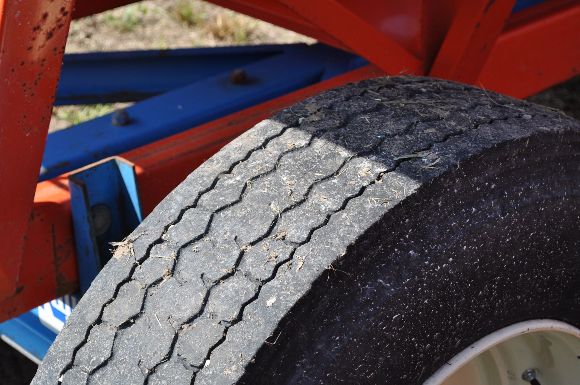 Killbros 385 gravity bed wagon, Killbros 1386 gear, 11R22.5 tires - Image 9 of 10