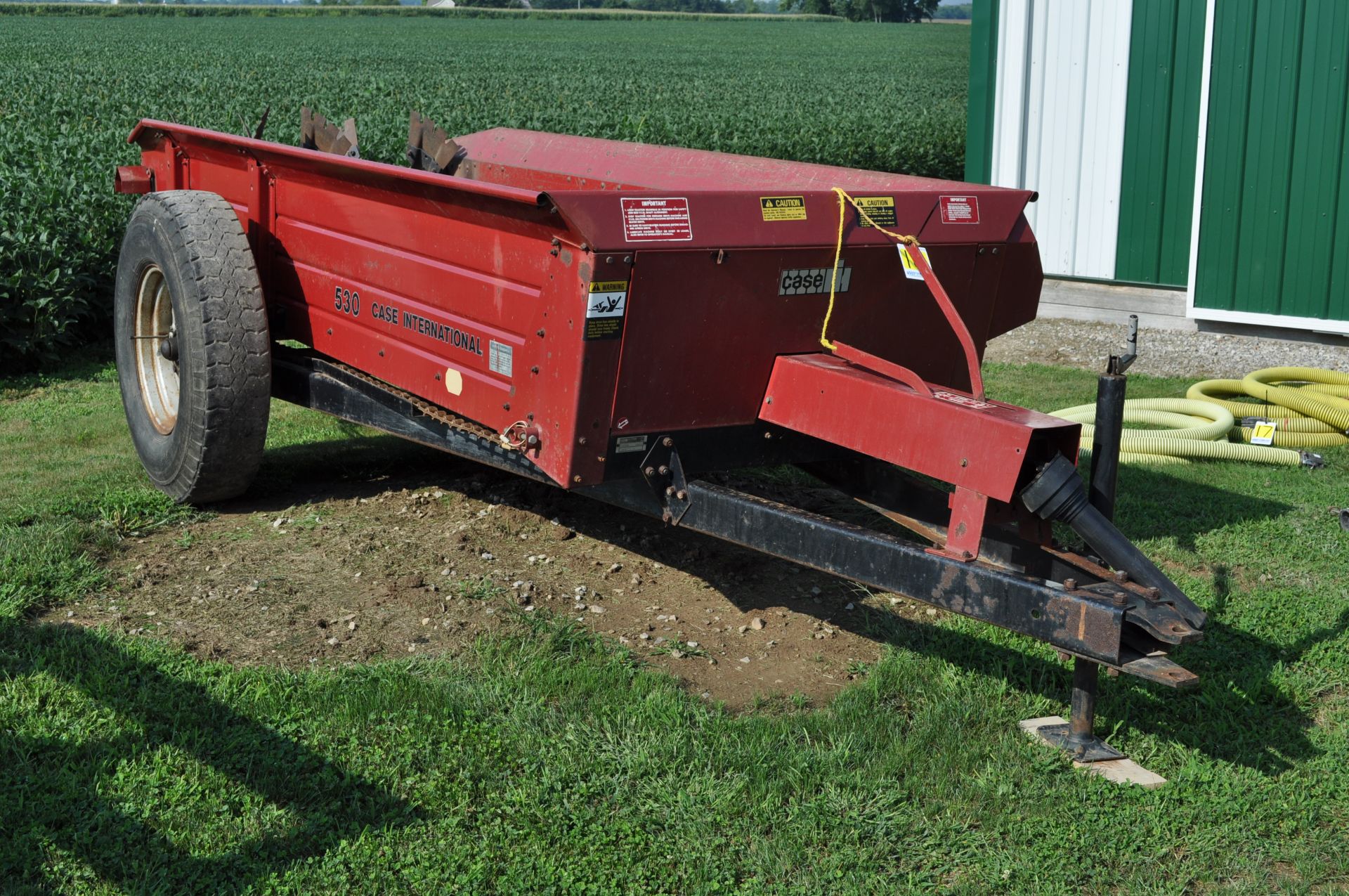 Case IH 530 manure spreader, 10’ box, 540 PTO, single beater, wood floor - Image 2 of 7