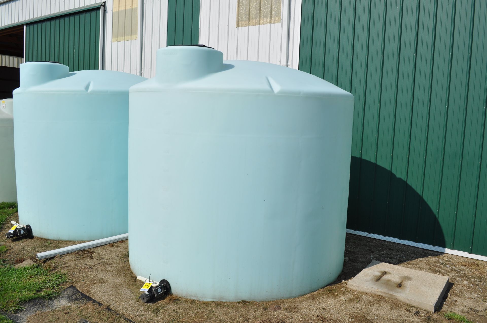 2500 flat bottom poly tank