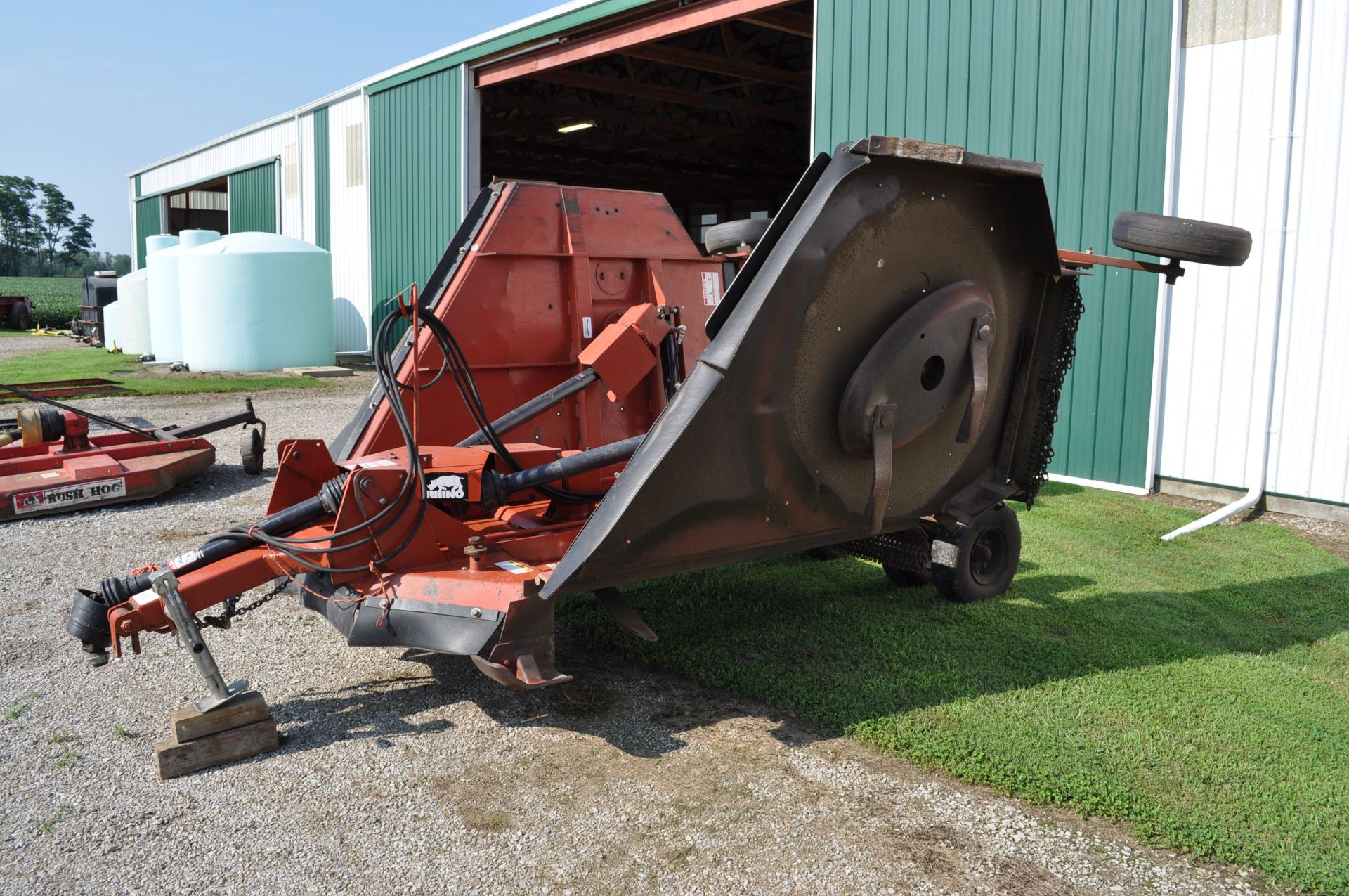 Rhino SE 415 rotary mower, 1000 PTO, stump jumpers, rear chains, hyd fold, hyd lift