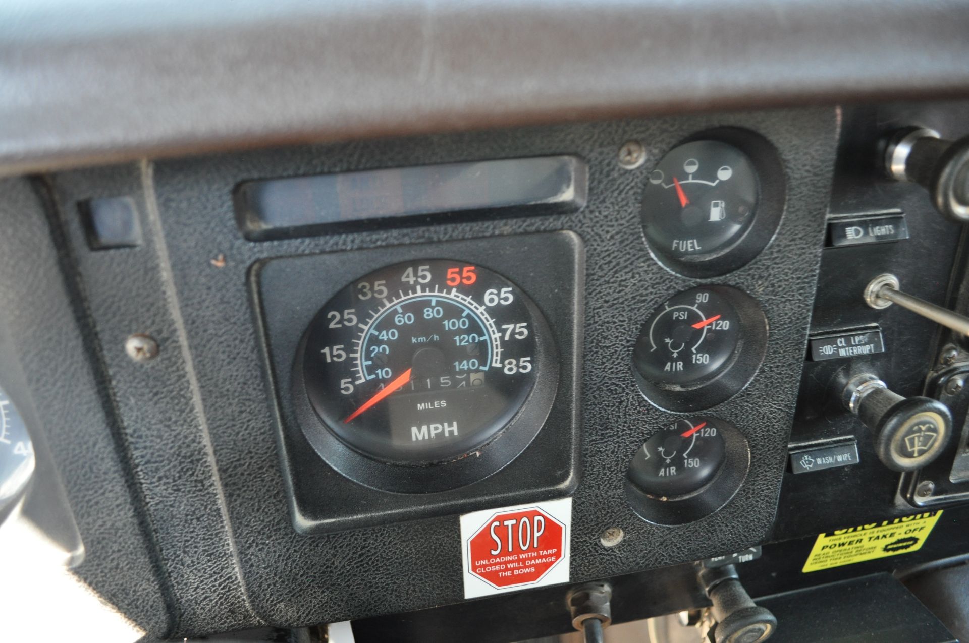 1985 International S1900 grain truck, DT466, 7 spd, 226” WB, tandem axle, roll tarp, spring ride - Image 16 of 21
