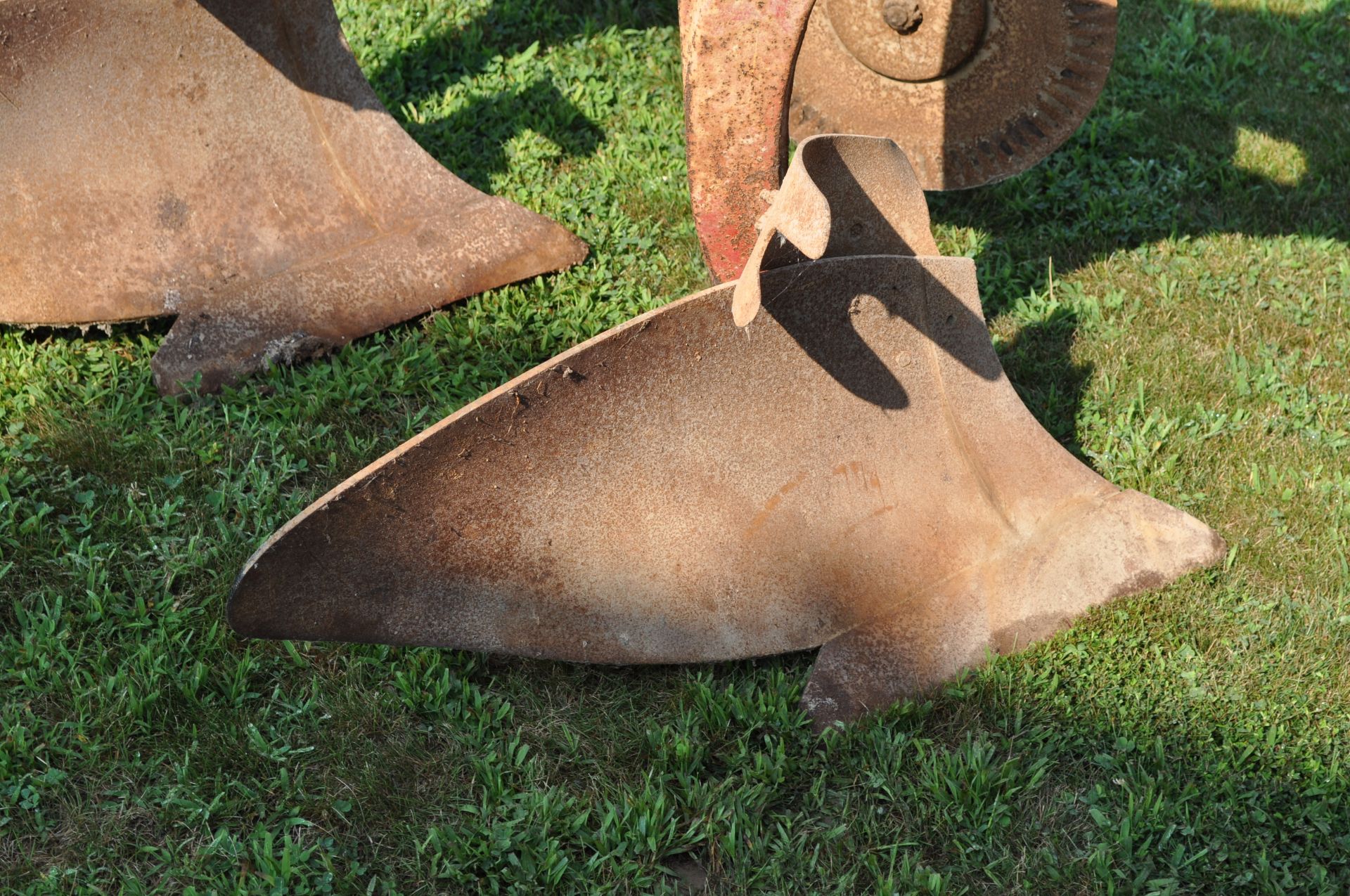 International 720 moldboard plow, 4x16”, toggle trip, semi mount - Image 5 of 10