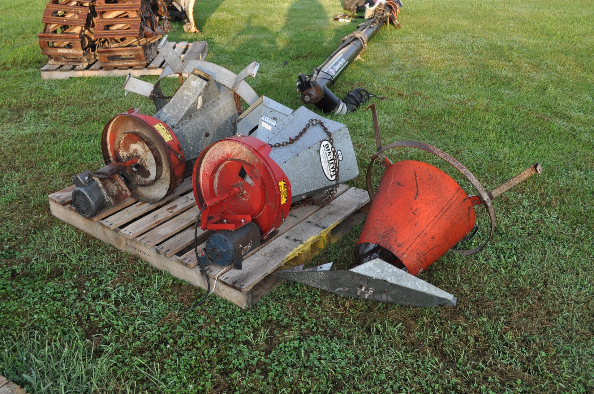 3 grain bin spreader, 110 volt - Image 4 of 7