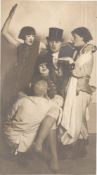 August Sander. Mamukuba im Zoo [v.l.n.r.] Agnes Arntz, Jankel Adler, Frau Grobel, Marta Hegem…. 1926