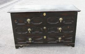 C17th block fronted oak mule chest