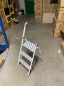 10 x three step aluminium folding ladder with support handle (white) (zzd3rh)
