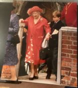 Royalty Princes William Helping The Queen Mother April 1992 Coloured Photo A Helping Hand For Queen
