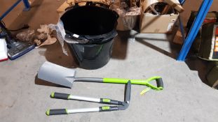 9 Items Ð 8 X Large Flexi Tub & 1 X Edging Shears