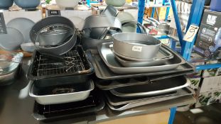 Approx 30 X Items Ð Mixed Size Baking Trays / Cake Tins To Include 3 X Grill Tray