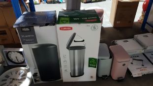 4 Items Ð 1 X 30L Pedal Bin, 1 X Curver 40L Deco Bin & 2 X 5L Step Bin