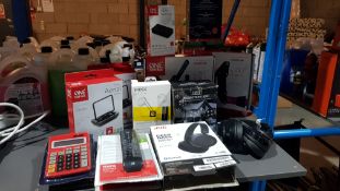14 Items Ð To Include 2 X One For All Indoor Aerial, 2 X One For All Universal Wall Mount, 1 ...