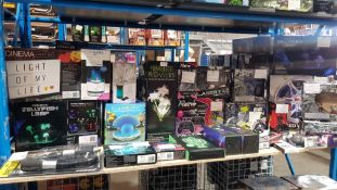 Approx. 28 Items - Mixed Lot To Include Realistic Jellyfish Lamp, Cinema Light Box, Fibrelite ...