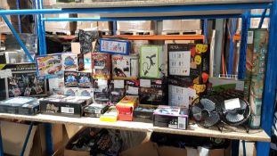 Approx. 33 Items - Mixed Lot To Include Cinema Light Box, Light Up Photo Clip Chalkboard, Blin...