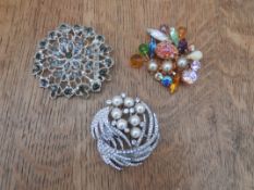 3 costume jewellery brooches