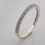 14K White Gold Ring - Swarovski Zirconia .